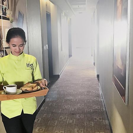 The Life Hotels City Center Сурабая Екстериор снимка