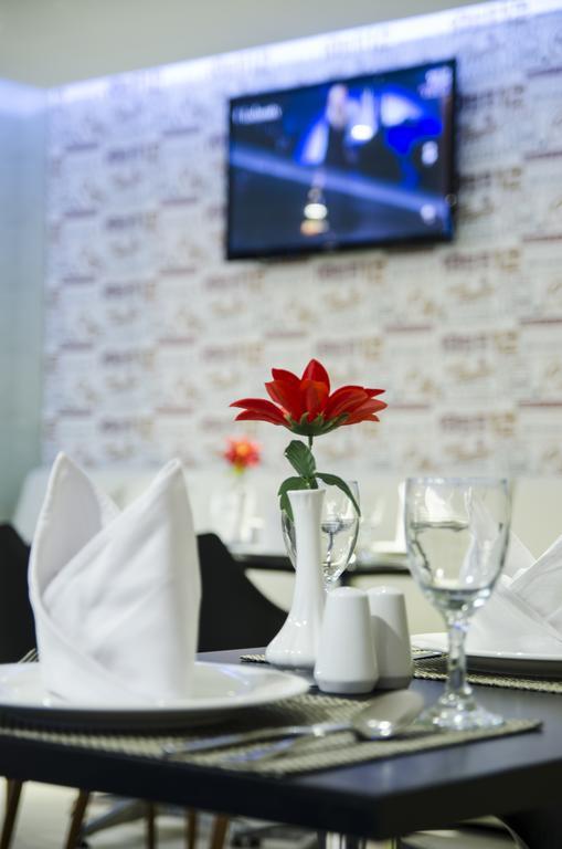 The Life Hotels City Center Сурабая Екстериор снимка