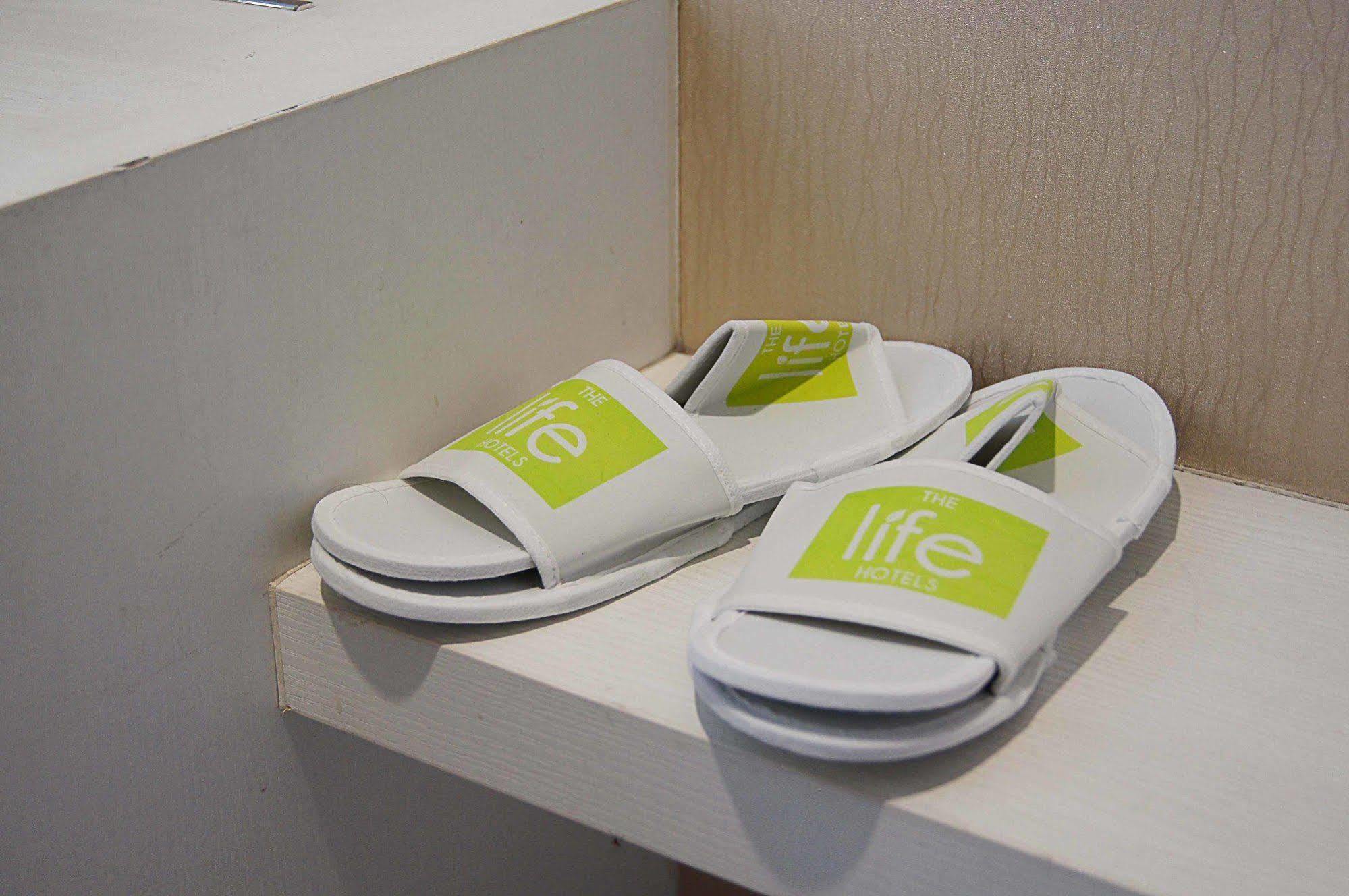 The Life Hotels City Center Сурабая Екстериор снимка