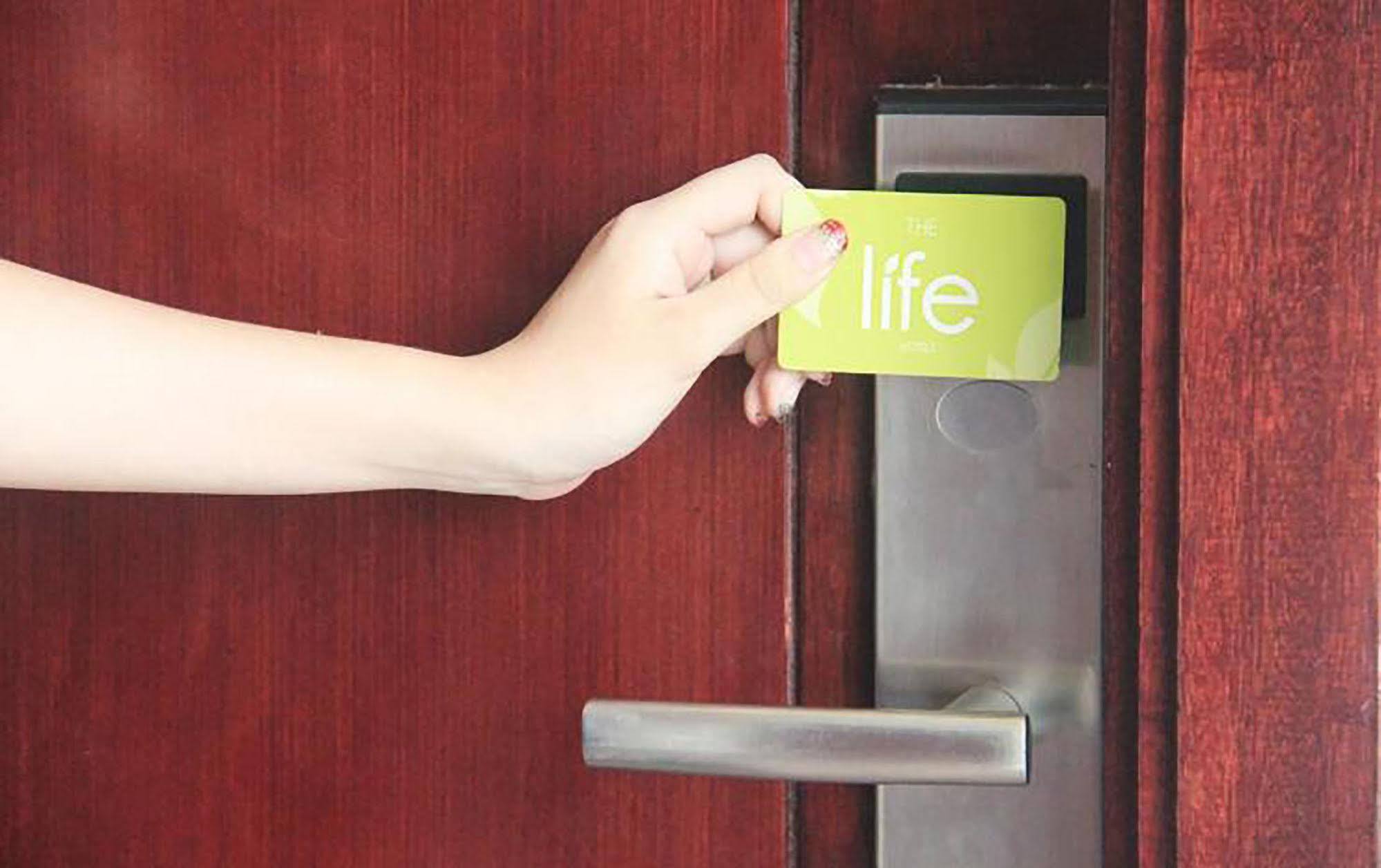The Life Hotels City Center Сурабая Екстериор снимка