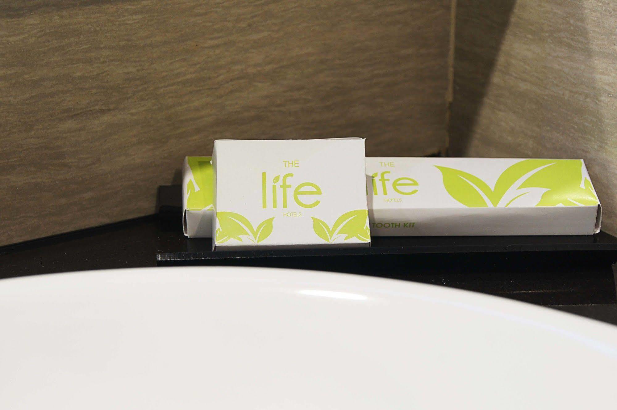 The Life Hotels City Center Сурабая Екстериор снимка