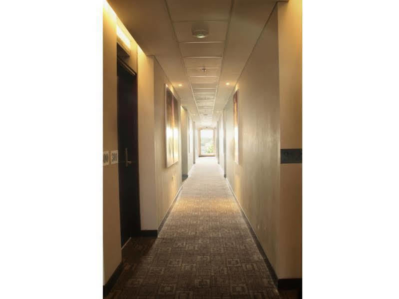 The Life Hotels City Center Сурабая Екстериор снимка